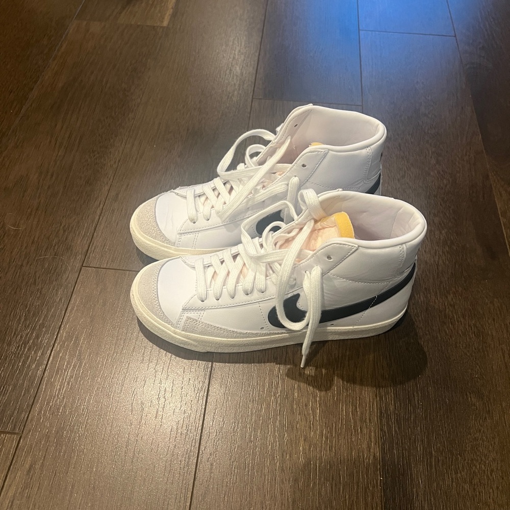 Nike Blazer ‘77 Women’s Size 6.5